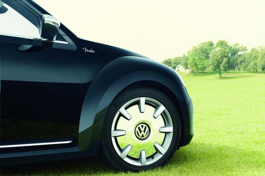  Volkswagen Beetle Fender Edition 2013 года  (фото 2 из 7)